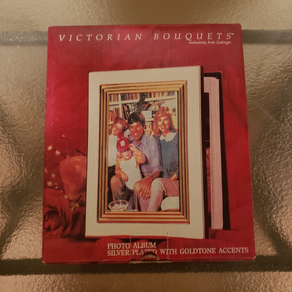 Vintage 1991 Godinger Victorian Bouquets Silver Plated w/GoldTone Photo Album